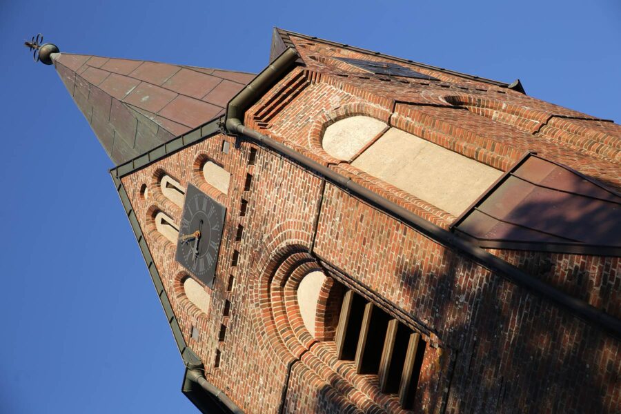 Kirche NF Web Kirchturm Schräg