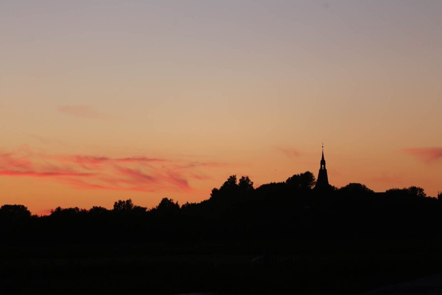 Kirche NF Web Sonnenuntergang Kirchturm