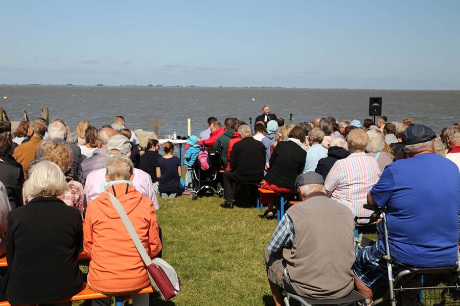Kirche Nordfriesland Taufe Tdraussen