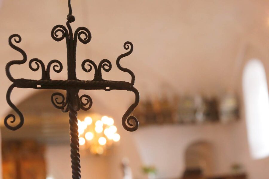 Segen im Konfirmationsgottesdienst Konfirmandenunterricht Kirche in Nordfriesland Kreuz