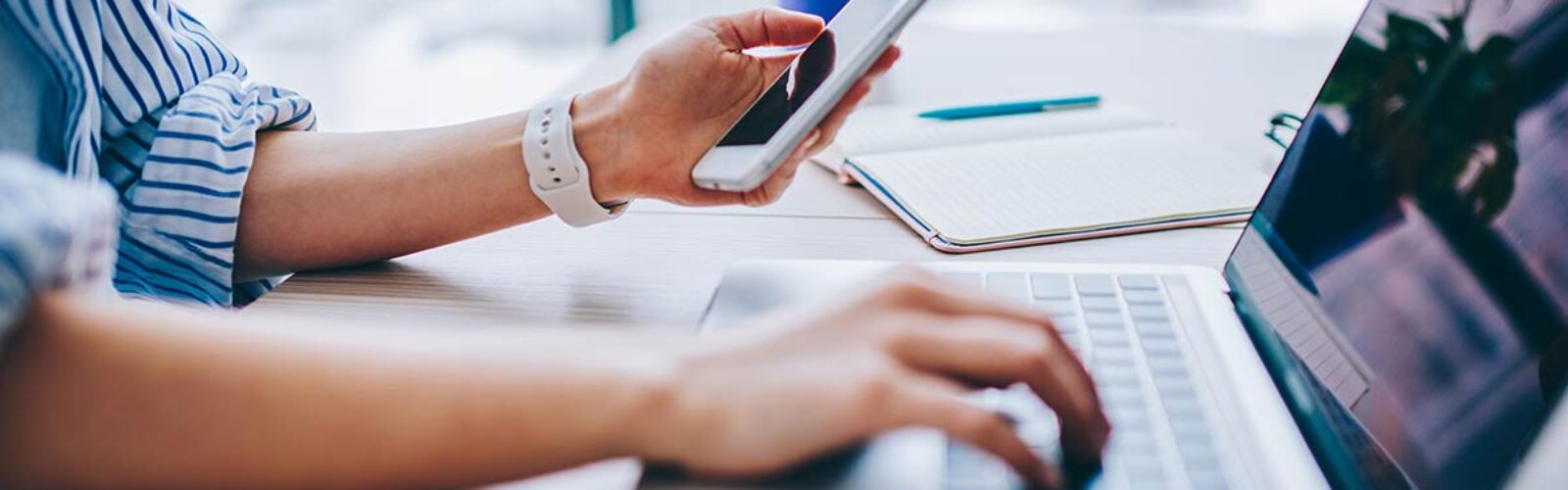 Kirche Nordfriesland Web Home AdobeStock 304483932 Phone & Computer