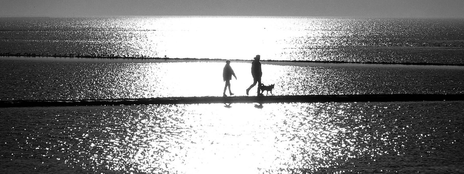 KircheNF Taufe Sonnenuntergang Bw 1800 Cut