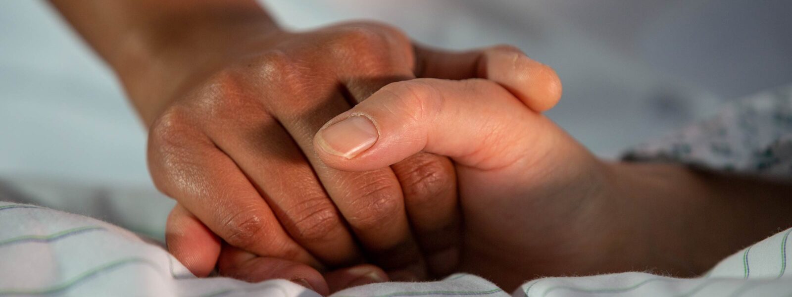 Kirche Nf Dienste Und Werke Ipflege Haende Trost Fullwidth