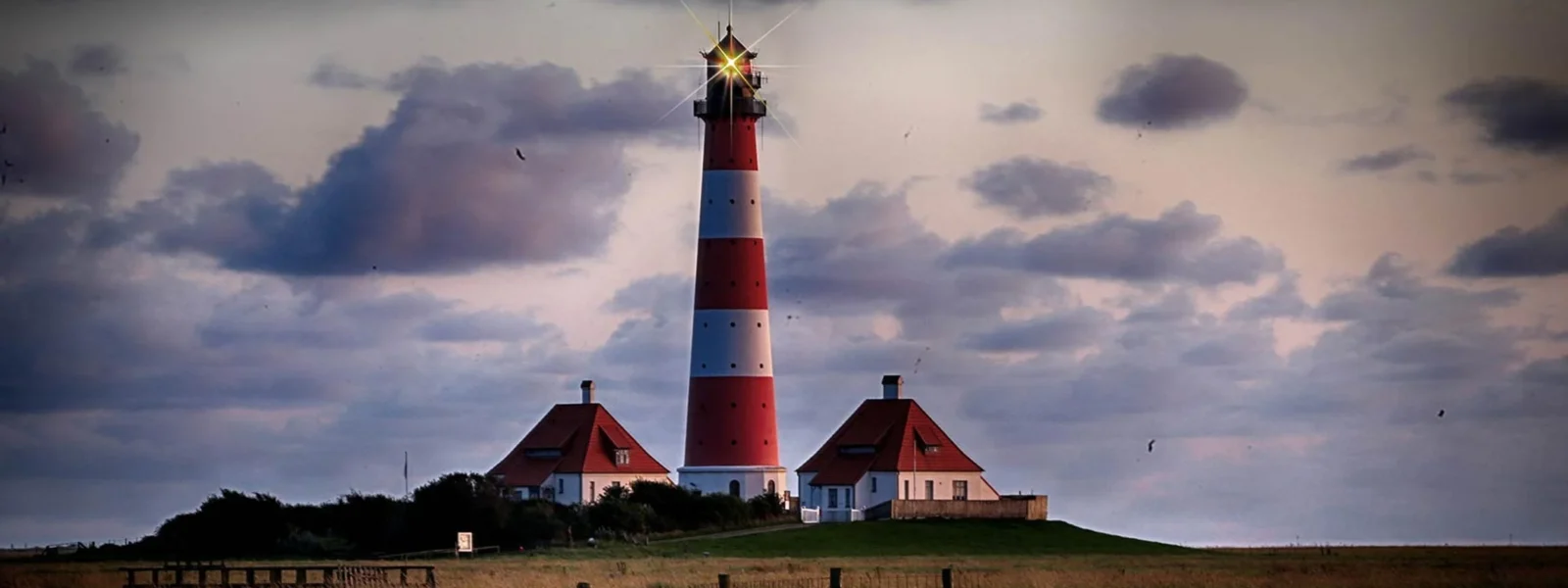Kirche Nf Leuchtturm Fullwidth